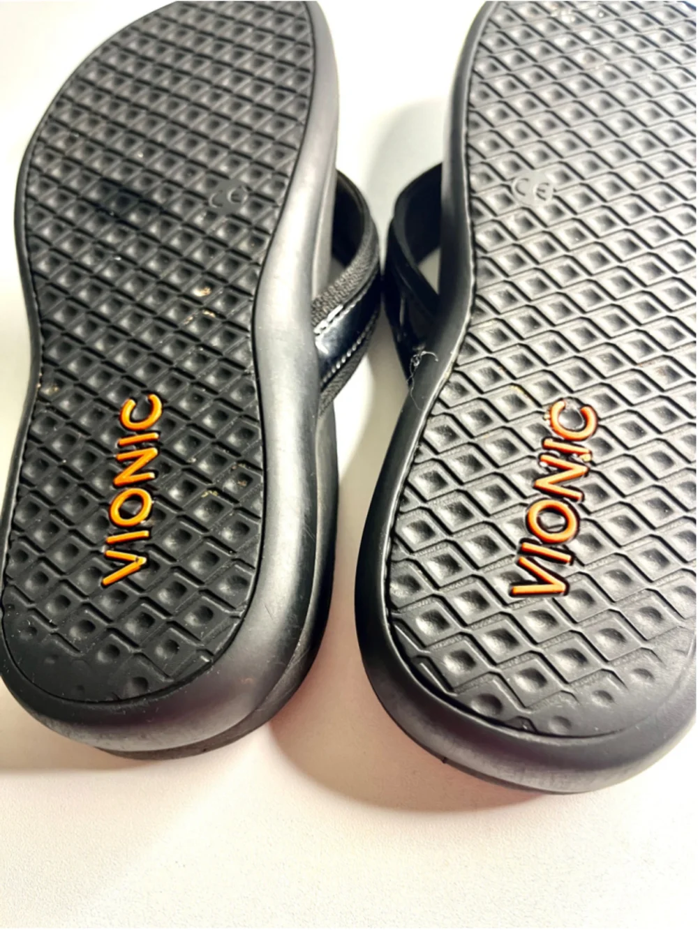 Women's Vionic Tide II Toe Post Black Leather Flip Flop Sandals Size 5